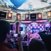 Teapot_Industries,_live_at_Hard_Rock_Cafe_Rome,_Dec_2013_1 Hard Rock Cafe в Риме